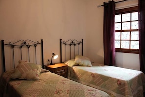 2 chambres, lit parapluie, Wi-Fi, draps fournis