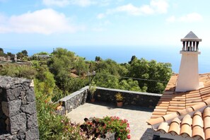 Unclassified image, 4 of 18, button