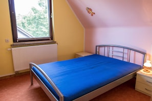 2 slaapkamers, reisbedje, wifi, beddengoed