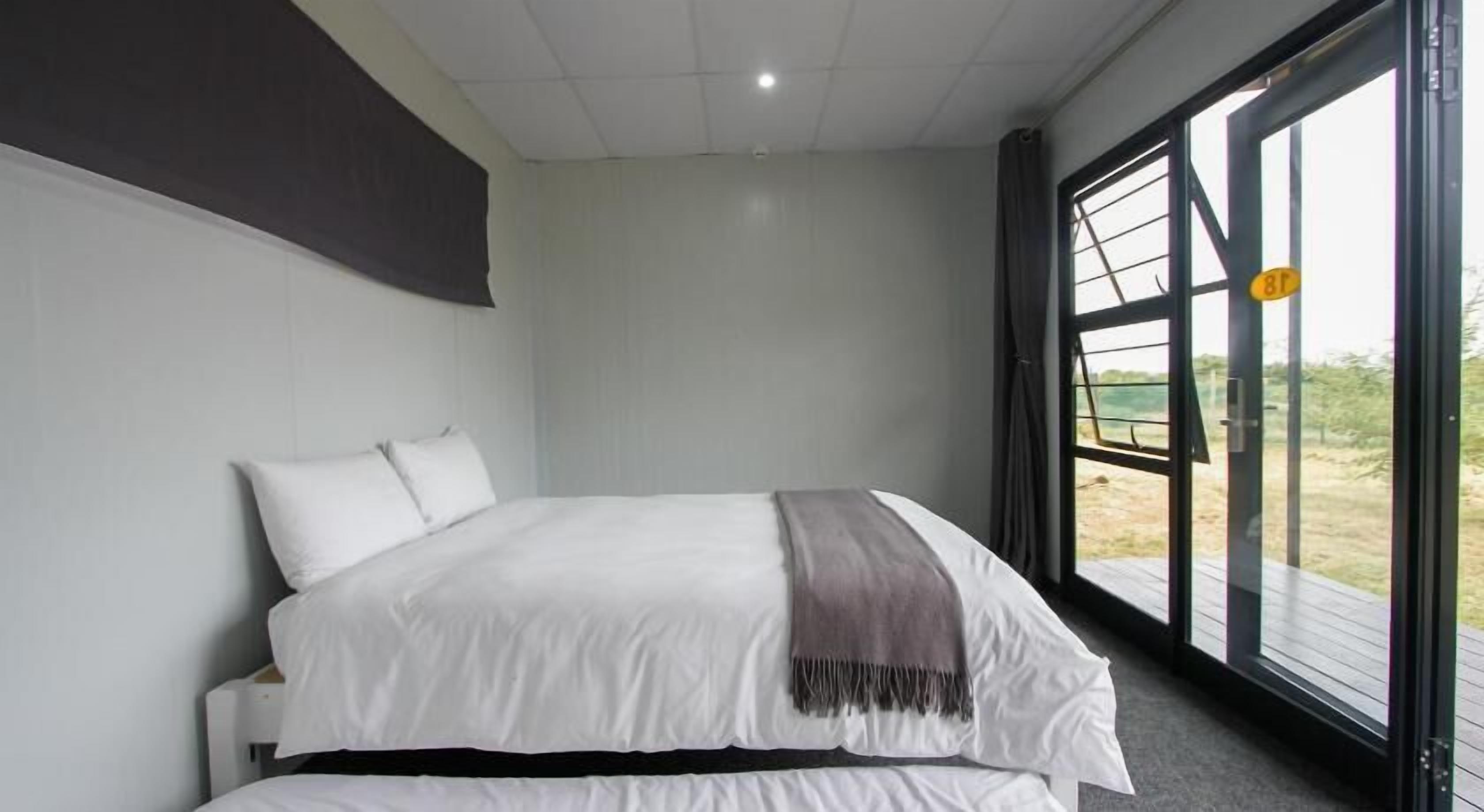 Minibar, bureau, espace de travail pour ordinateurs portables