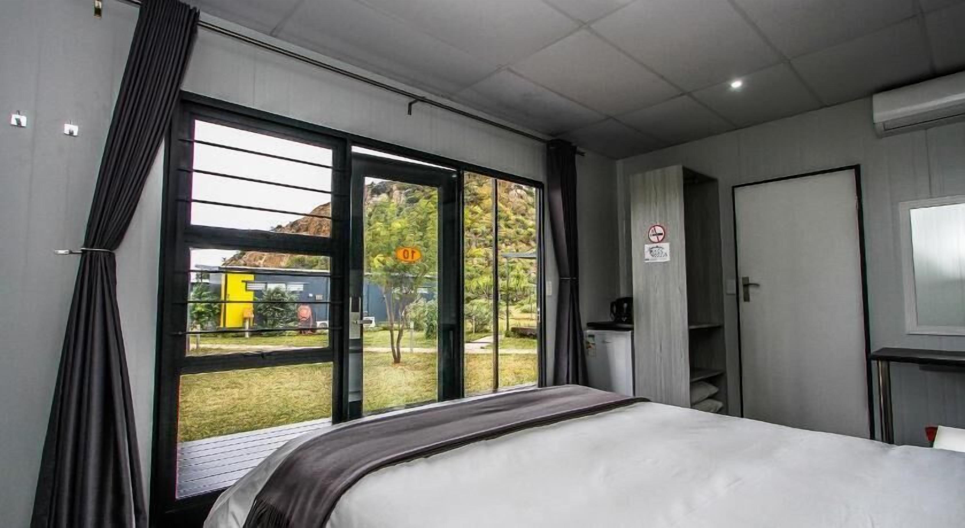 Minibar, bureau, espace de travail pour ordinateurs portables