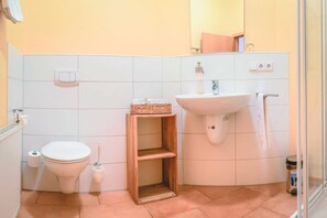 Dusche, Haartrockner, Handtücher