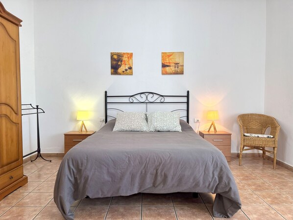 2 bedrooms, bed sheets