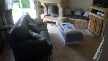 Télévision, cheminée