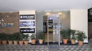 Pintu masuk properti