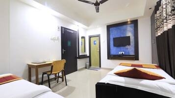 Executive Room | Hypo-allergenic bedding, individually furnished, desk, free WiFi