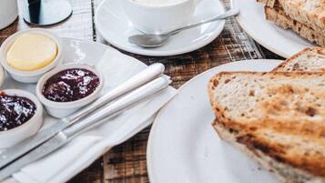 Daily buffet breakfast (INR 400 per person)