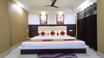 Deluxe Room | Hypo-allergenic bedding, individually furnished, desk, free WiFi