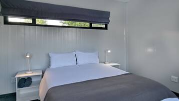 Double Room | Minibar, desk, bed sheets