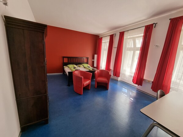 2 bedrooms, iron/ironing board, free WiFi, bed sheets - Alina's best (Wien)