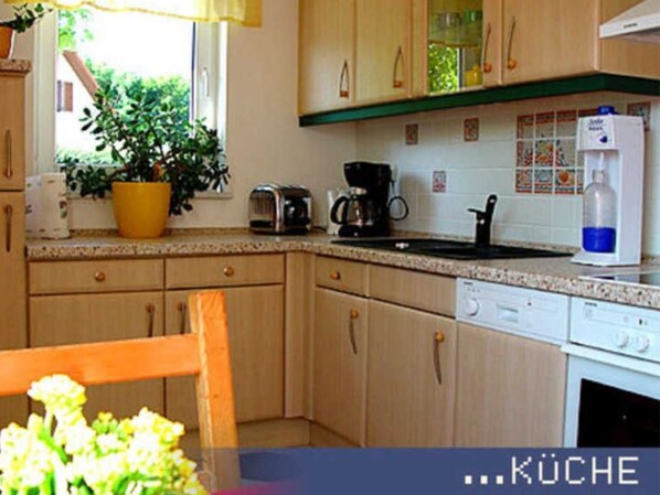 雪櫃、微波爐、焗爐、洗碗機