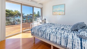 4 bedrooms, iron/ironing board