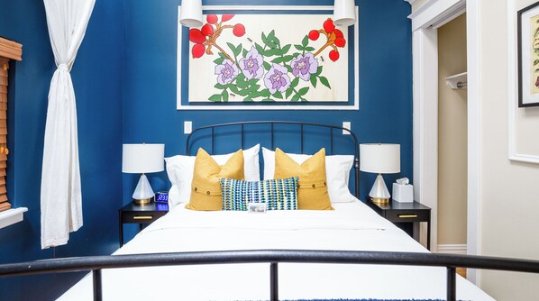 1 bedroom, iron/ironing board - Plum Guide - The Azure Box (Brooklyn)