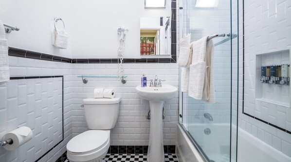 Bathroom - Plum Guide - The Azure Box (Brooklyn)