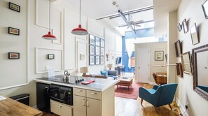 Interior - Plum Guide - The Azure Box (Brooklyn)