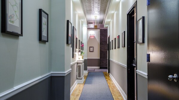 Interior - Plum Guide - The Azure Box (Brooklyn)