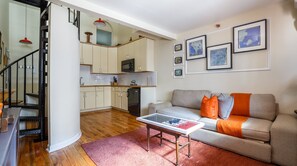 TV - Plum Guide - The Funky Box (Brooklyn)