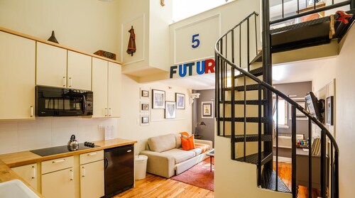 Plum Guide - The Funky Box