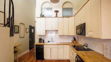 Microwave, dishwasher