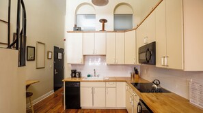 Microwave, dishwasher - Plum Guide - The Funky Box (Brooklyn)