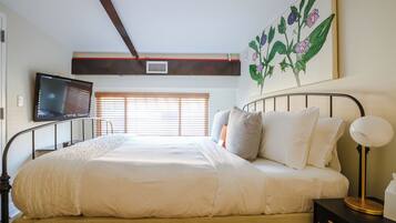 2 bedrooms, iron/ironing board