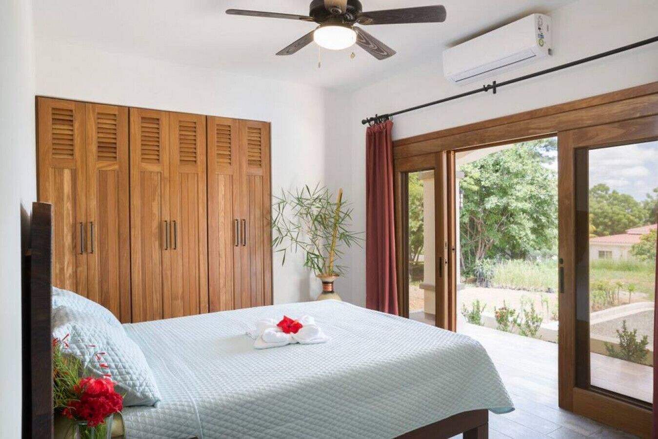 3 bedrooms, travel cot, WiFi, bed sheets