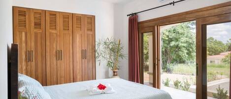 3 bedrooms, travel cot, WiFi, bed sheets