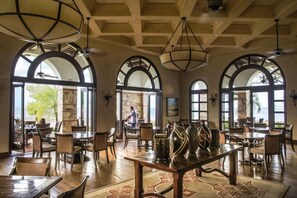 Dining - Flying Pigs · Casa Flying Pigs, minutes to Santana Beach! (Rancho Santana)