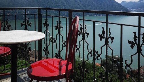 Apartment with indipendat access, overlooking the breathtaking view of Lake Como