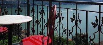 Apartment with indipendat access, overlooking the breathtaking view of Lake Como