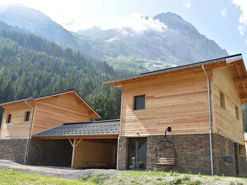 4-Room Chalet - Near Center - 8 Guests