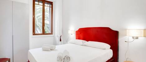 3 chambres, fer et planche à repasser, Wi-Fi, draps fournis