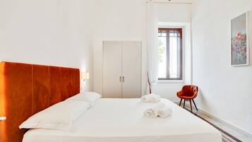 3 habitaciones, tabla de planchar con plancha, wifi y ropa de cama