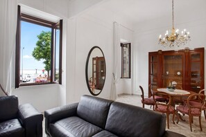 Living area - Casa Cinzia Exclusive Apt in front of the waterfront! (Bari)