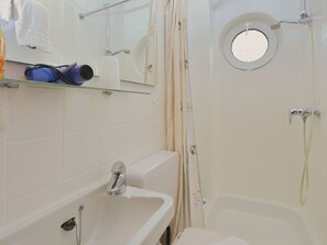 Bruser, hårtørrer, håndklæder, Toiletpapir