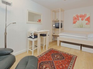 1 bedroom, in-room safe, WiFi, bed sheets