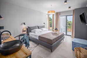 4 chambres, coffre-fort, fer et planche à repasser
