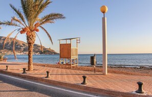 Platja a a prop i pesca