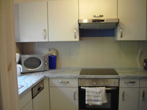 Kjøleskap, mikrobølgeovn, ovn og oppvaskmaskin