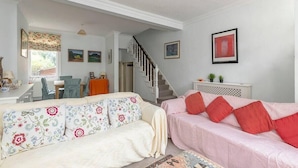 Unclassified image, 3 of 18, button - Plum Guide - The Green Parsonage (London)