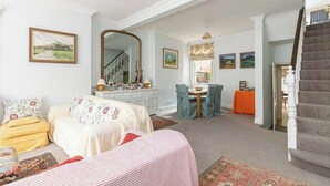 Unclassified image, 5 of 18, button - Plum Guide - The Green Parsonage (London)