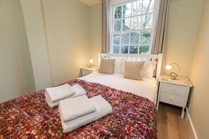 2 chambres, fer et planche à repasser