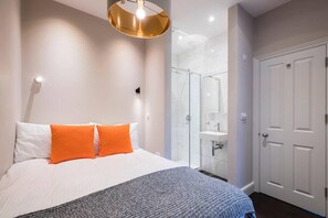 Shower - Plum Guide - Mayfair Maze (London)