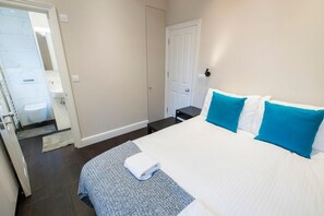 2 kamar tidur dan setrika/meja setrika