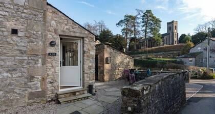 Plum Guide - Brontë Schoolhouse