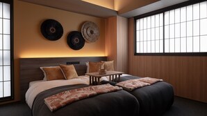 A modern bedroom with a large bed, a bedside table, and a window with a grid pattern. - MIMARU SUITES Kyoto Central (Kyoto)