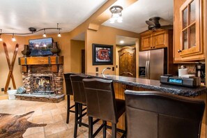 Interior - Plum Guide - Adjust Your Altitude (Park City)