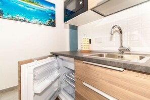 Microwave, stovetop, toaster