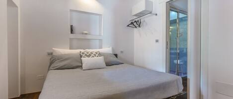 1 habitación, tabla de planchar con plancha y internet