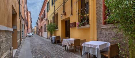 屋外ダイニングエリア